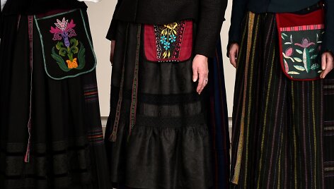 Tautinio kostiumo detalė &ndash; dalmonas