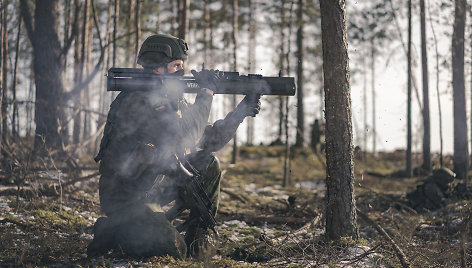 Lietuvos pasieniečiai bus ruošiami kovoti su šarvuota technika: kokie ginklai būtų efektyviausi?