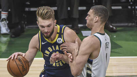 Domantas Sabonis prie&scaron; Brooką Lopezą