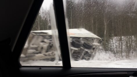Apvirtęs sunkvežimis