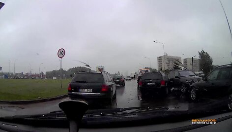 avarijos-su-bmw-automobiliais-pilaiteje