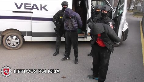 vilniaus-policijos-kriminalistai-sulaike-tris-jaunuolius-ketinusius-apiplesti-kurjeri