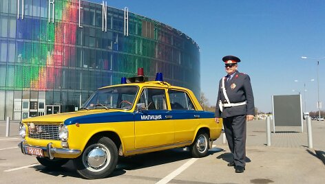 &Scaron;iauliuose važinėjo sovietiniai automobiliai ir siautėjo milicija