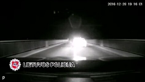 nufilmuota-vaikydamiesi-vogta-vw-golf-pareigunai-kirto-latvijos-siena