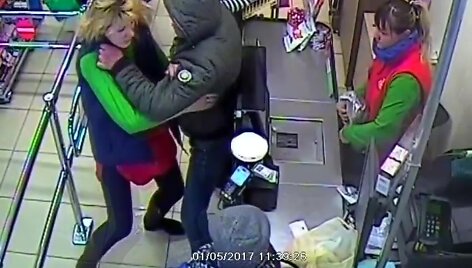 pardavejos-alytuje-susigrume-su-agresyviu-alkoholio-vagimi