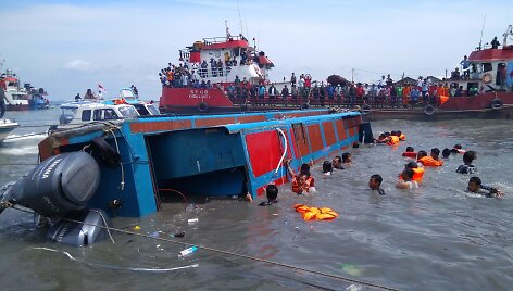 Indonezijoje nuskendus kateriui žuvo mažiausiai a&scaron;tuoni žmonės