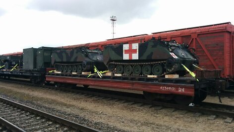 Karinė technika &Scaron;iaulių geležinkelio stotyje