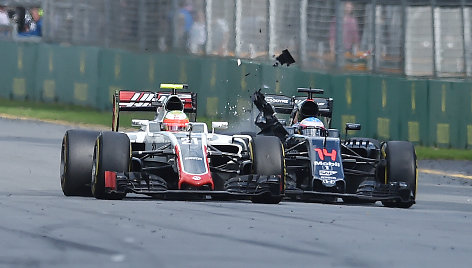 Fernando Alonso ir Estebano Gutierrezo avarija Australijos GP 