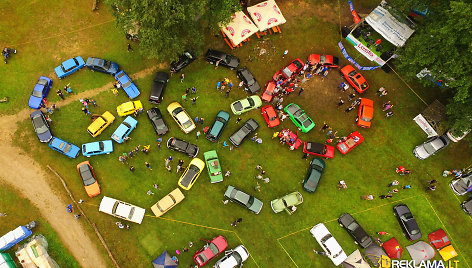 Pamatykite: olimpiniai žiedai, suformuoti iš 38 automobilių