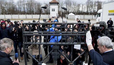 Dachau mirties stovyklos vartai sugrąžinti į buvusią vietą