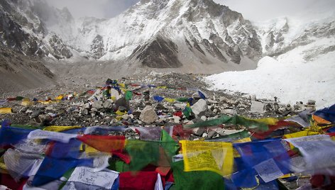 Po trijų metų pertraukos alpinistai vėl bandys pasiekti Everesto viršūnę