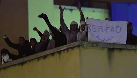 Migrantai sukėlė riau&scaron;es sulaikymo centre Ispanijoje