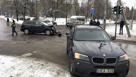 Vilniuje susidūrė &bdquo;Honda&ldquo; ir BMW
