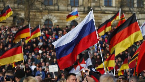 Europoje surengti prie&scaron; pabėgėlius nukreipti protestai