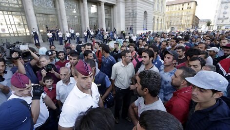 Demonstracija prie Budape&scaron;to traukinių stoties