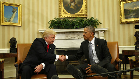 Donaldas Trumpas ir Barackas Obama Baltuosiuose Rūmuose