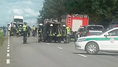 Prie &Scaron;iaulių kaktomu&scaron;oje žuvo &bdquo;Golf&ldquo; vairuotojas, trys sužeisti