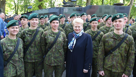 Tarnybą baigė pirmieji &scaron;auktiniai