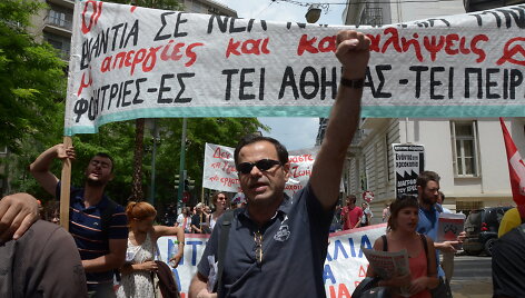 Pensininkų ir profesinių sąjungų protesto akcija Atėnuose