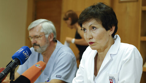 Aku&scaron;erijos skyriaus vadovas doc. Vladas Gintautas ir Aku&scaron;erijos ir ginekologijos klinikos skyriaus vadovė prof. Rūta Nadi&scaron;auskienė.