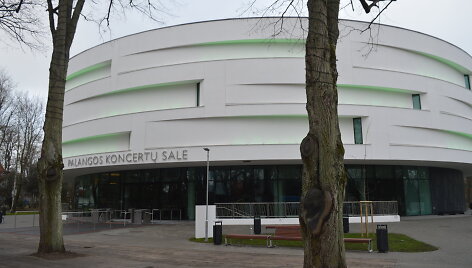 Buvusi Vasaros estrada virto modernia Palangos koncertų sale.