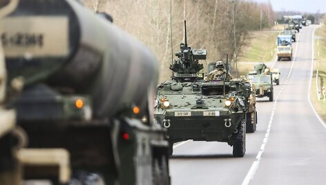 Tankai &bdquo;M1A2 Abrams&ldquo; ir kita technika važiavo i&scaron; Ruklos į Pabradę