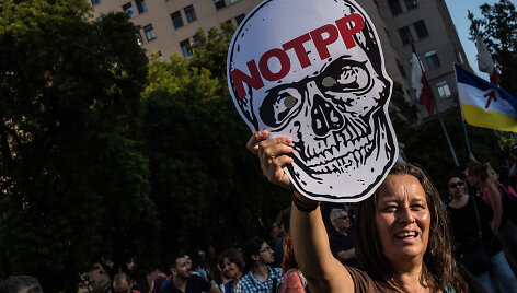 Protestuotoja prie&scaron; TPP Čilės sostinėje Santjage