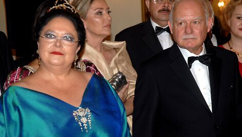 Kunigaik&scaron;tytė Marija Vladimirovna (kairėje).