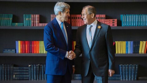 Johnas Kerry ir Sergejus Lavrovas.