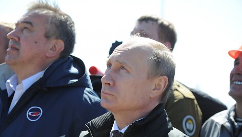Vladimiras Putinas stebi raketos pakilimą