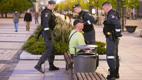 Prie Seimo su benzinu atėjusį vyrą užklupo policininkai