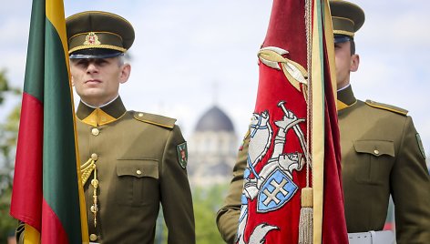 Valstybės vėliavos pakėlimo ceremonija Nepriklausomybės aikštėje, Vilniuje