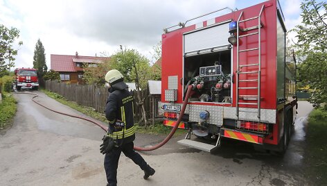Gaisras Skersinės sodų 6-ojoje gatvėje Vilniuje