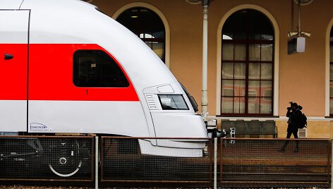 AB &bdquo;Lietuvos geležinkeliai&ldquo; pristatė naują modernų traukinį