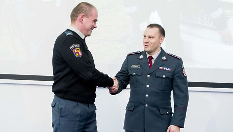 Sostinėje apdovanoti korupcijai atspariausi policijos pareigūnais 