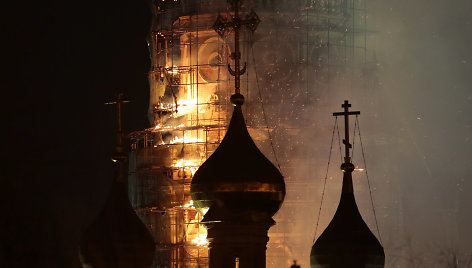 Kremliaus pašonėje – gaisras: liepsnojo Novodevičės vienuolynas