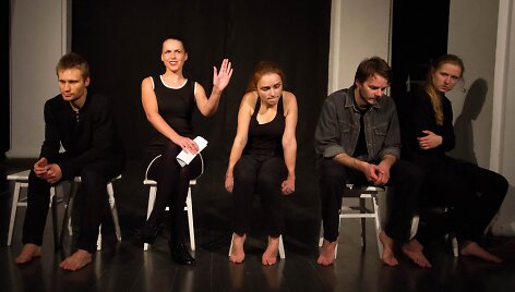 Teatro MI spektaklis &bdquo;Nuvaryti arkliai&ldquo;
