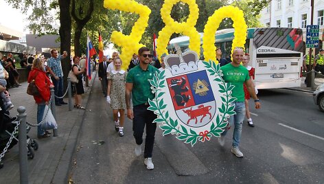 &Scaron;iaulių gimtadienis oficialiai prasidėjo &ndash; per miestą praėjo milžini&scaron;ka nuotaikinga eisena. 