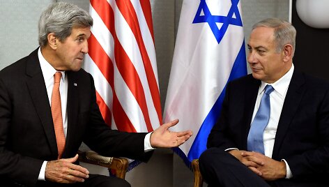 Johnas Kerry ir Benjaminas Netanyahu