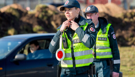 Sekmadienio ryto kelių policijos reidas Žvalgų gatvėje