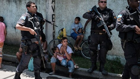 Rio de Žaneire po 11 žmonių žūties policija pradėjo didelę operaciją viename lū&scaron;nyne