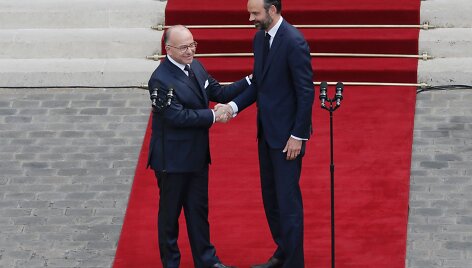Bernard'as Cazeneuve'as ir Edouard'as Philippe'as