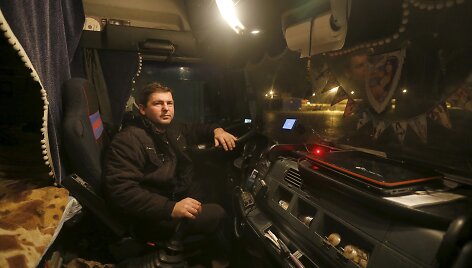 Tolimųjų reisų sunkvežimių vairuotojų stovykla prie Maskvos