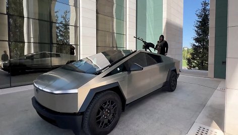 Ramzanas Kadyrovas su „Tesla Cybertruck“