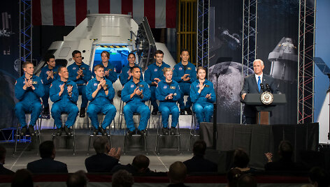 12 naujų NASA astronautų