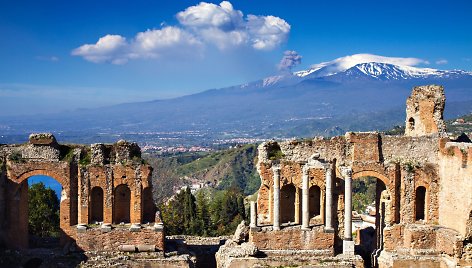 Taormina miestas Sicilijoje, kuris buvo įkurtas dar 3-4 amžių prieš Kristų. 