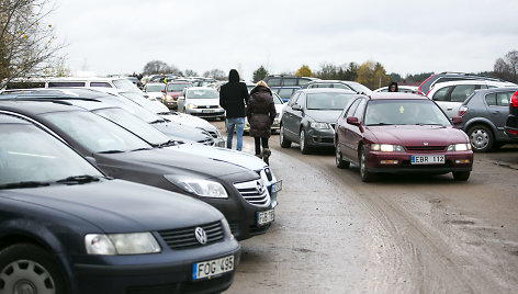 Prie Vilniaus Karveliškių kapinių