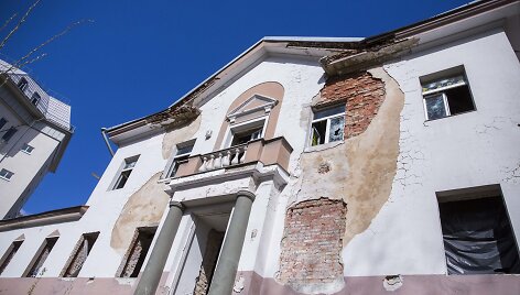 Vilniaus centre stovi apleistas Raimondui Baranauskui priklausantis namas