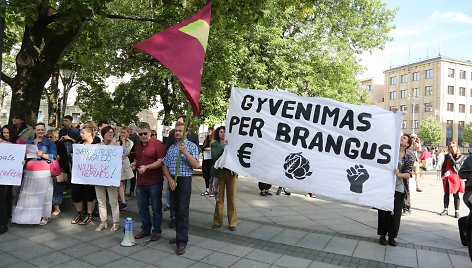 „Gyvenimas per brangus“ demonstracija Vilniuje