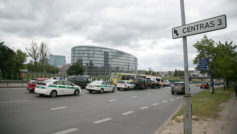 Vilniaus centre vienas po kito susidūrė 4 automobiliai